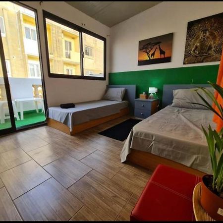 Room 6- Private Room With Private Terrace, Private Bathroom, Ac And Wifi スリーマ エクステリア 写真