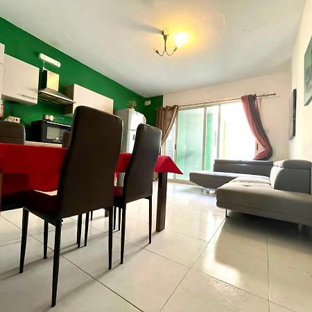 Room 6- Private Room With Private Terrace, Private Bathroom, Ac And Wifi スリーマ エクステリア 写真