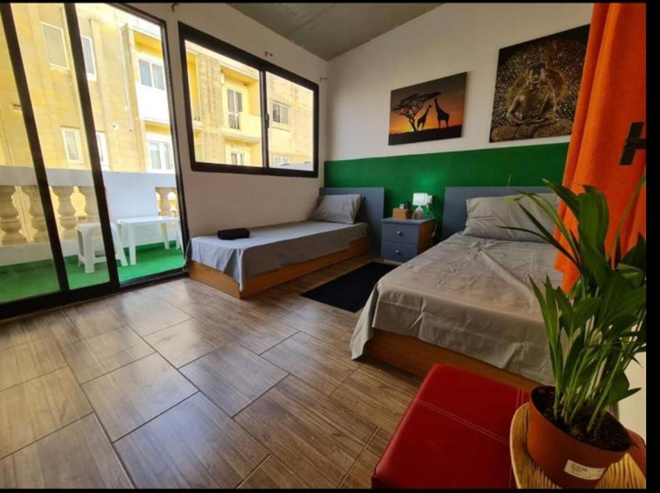 Room 6- Private Room With Private Terrace, Private Bathroom, Ac And Wifi スリーマ エクステリア 写真