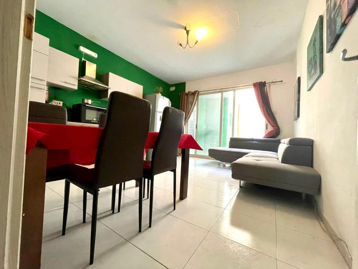 Room 6- Private Room With Private Terrace, Private Bathroom, Ac And Wifi スリーマ エクステリア 写真