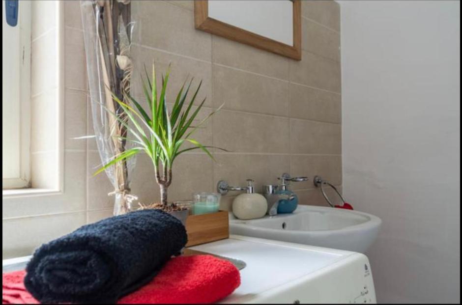 Room 6- Private Room With Private Terrace, Private Bathroom, Ac And Wifi スリーマ エクステリア 写真
